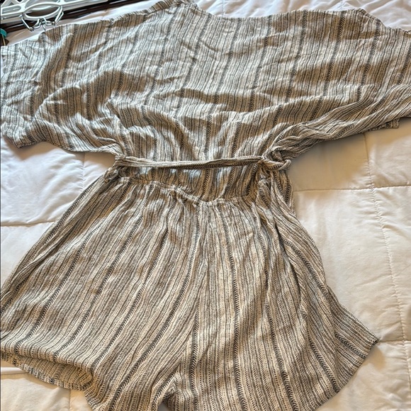 Patterned white and Gray Women's romper - Picture 6 of 6